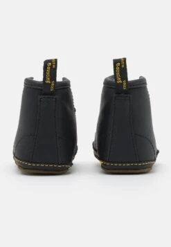 Dr. Martens 1460 Crib Unisex - Babyschoenen - Black 10 Dr. Martens 1460 Crib Unisex - Babyschoenen - Black -kinderkledingwinkel 087ca75507614d518cc7b0ad484a5ea5