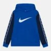 Nike Sportswear Repeat Hoody - Hoodie - Game Royal/Midnight Navy/White -kinderkledingwinkel 13aad79976ef4f86ac20a650b27b5fcb