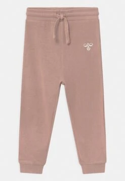 Hummel Santo Crew Set Unisex - Trainingspak - Woodrose -kinderkledingwinkel 3037a806c8634eda82fce20e2780117c