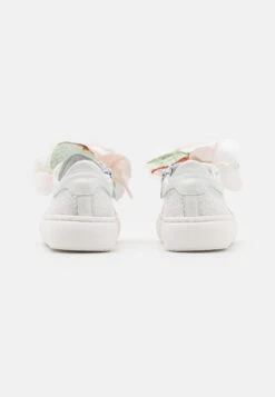 Monnalisa Con Magnolia Pai - Sneakers Laag - Panna Cipolla 10 Monnalisa Con Magnolia Pai - Sneakers Laag - Panna Cipolla -kinderkledingwinkel 3aee869357384ec681625889164f3a0e