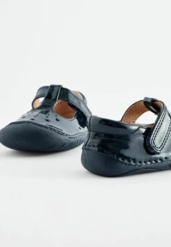 Next Crawler T Bar Wide Fit G - Babyschoenen - Navy Blue Patent 10 Next Crawler T Bar Wide Fit G - Babyschoenen - Navy Blue Patent -kinderkledingwinkel 6c36250df94748528faba437277a8cc7