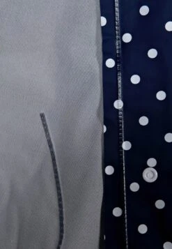 Playshoes Punkte - Regenjas - Marine 15 Playshoes Punkte - Regenjas - Marine -kinderkledingwinkel 7bcbb8a5a18c4bfdaf3eaa2ad70e19d8