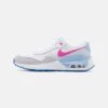 Nike Sportswear Air Max Systm Bg - Sneakers Laag - White/Active Fuchsia/Football Grey/Hyper Royal -kinderkledingwinkel 81c1aebebd4247659c64c632eb08b1fa