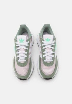 Adidas Originals Retropy F2 Unisex - Sneakers Laag - Almost Pink/Footwear White/Silver Green 11 Adidas Originals Retropy F2 Unisex - Sneakers Laag - Almost Pink/Footwear White/Silver Green -kinderkledingwinkel a169fa8d3d4a4bdebdbcaad4fca3c304