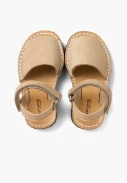 Menorquinas Avarcas Nobuck Tira - Babyschoenen - Beige -kinderkledingwinkel a76d5c2e979d4c7a8174f3454e2f2321