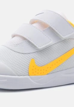 Nike Performance Omni Multi Court Unisex - Hardloopschoenen Neutraal - White/Citron Pulse/Coral Chalk/Sea Coral -kinderkledingwinkel aae1b84abb6e40d99a980a483a65e92d