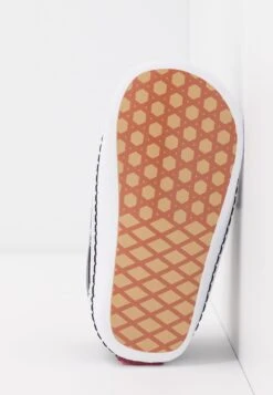 Vans In Sk8-Hi Crib Unisex - Babyschoenen - Black/True White 13 Vans In Sk8-Hi Crib Unisex - Babyschoenen - Black/True White -kinderkledingwinkel b94a914d76be4418b5446881ac598df1