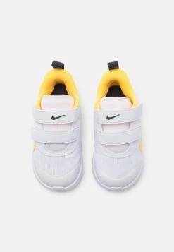 Nike Performance Omni Multi Court Unisex - Hardloopschoenen Neutraal - White/Citron Pulse/Coral Chalk/Sea Coral -kinderkledingwinkel f75a3bcd8e8e45dcbbc4a2f8c5b41eb8